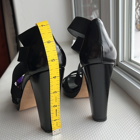 ✨Host pick✨ Stuart Weitzman / Black Elastic Strappy Heels / Size 9 - Picture 12 of 15